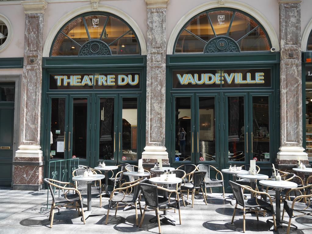 Le Vaudeville Брюксел Екстериор снимка